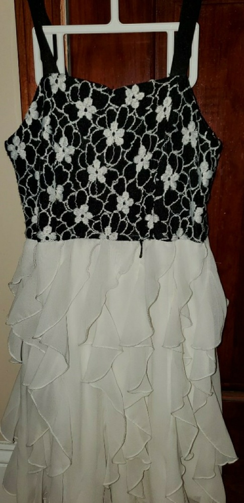 Bloome de Jeune Fille Flower dress kids size 12
